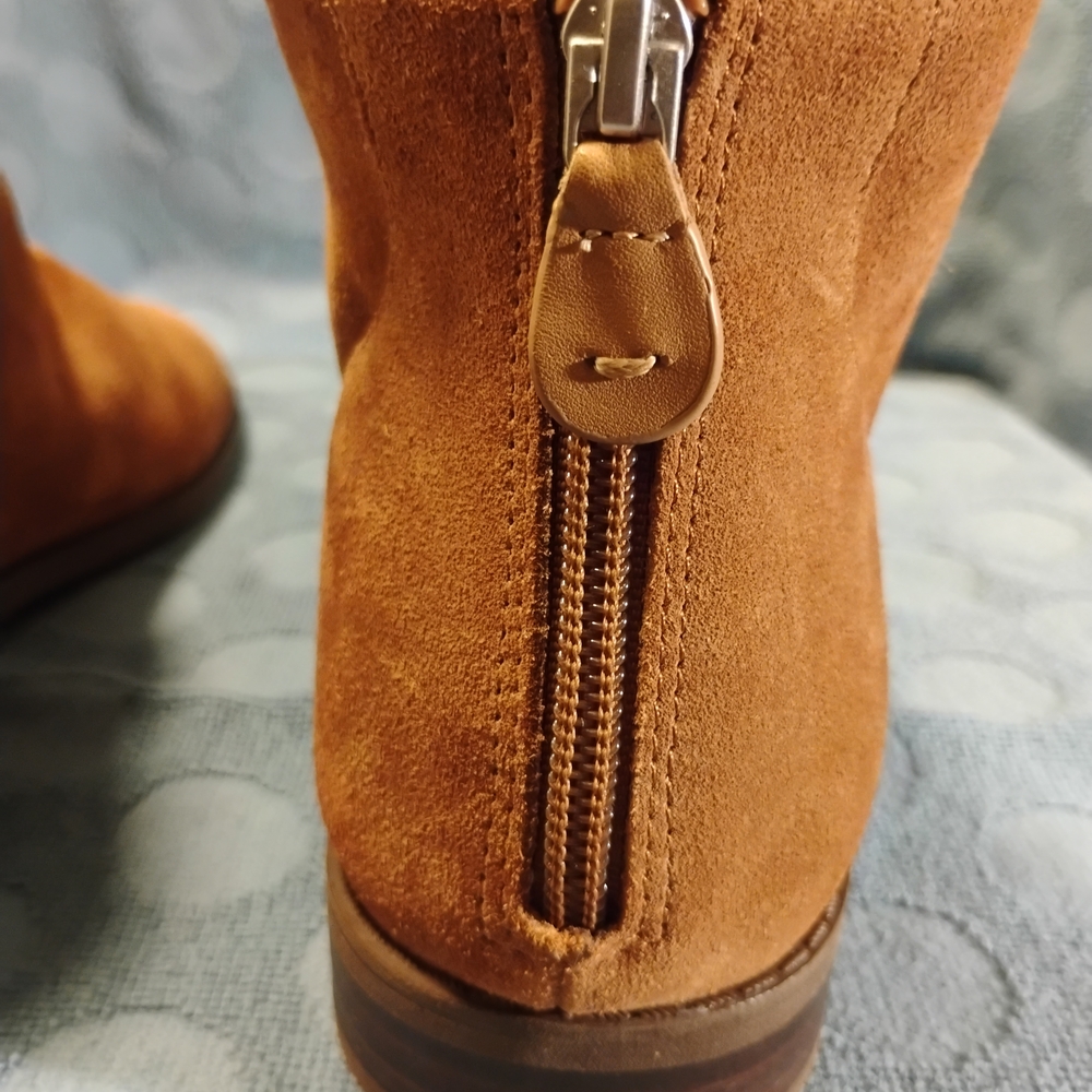 Gentle Souls By Kenneth Cole Women's Emma Suede Zip Bootie in Size 9.5 NWOT - Picture 10 of 14